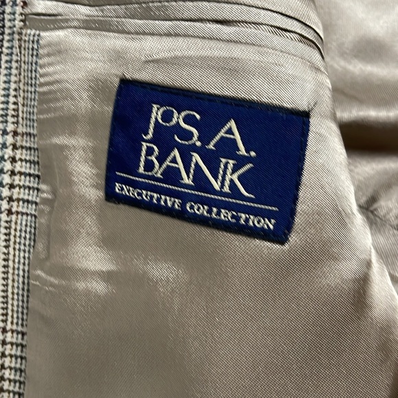 Classic Sophistication: Jos. A. Bank Wool Blazer – Immaculate Condition - Picture 4 of 5